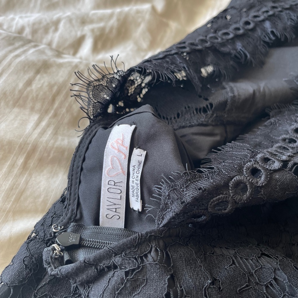 Lace bodycon dress - Picture 6 of 6